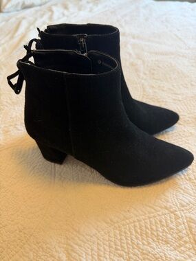 Blondo Black Pointed Toe Ankle Booties with Back Bow Accent waterproof
